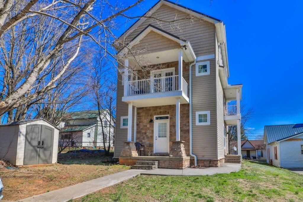 Skinny Big House In Jefferson City エクステリア 写真