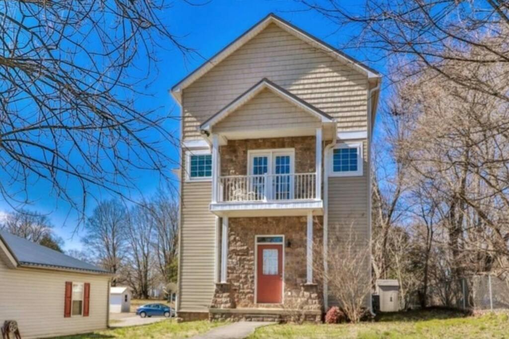 Skinny Big House In Jefferson City エクステリア 写真