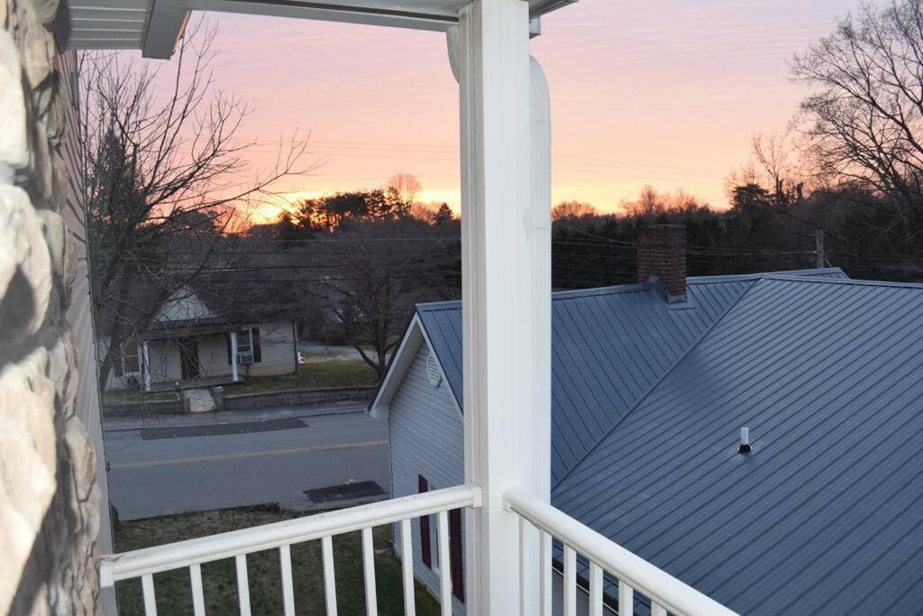 Skinny Big House In Jefferson City エクステリア 写真